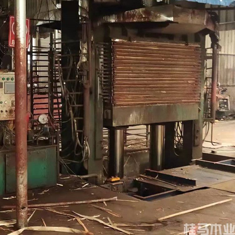覆膜板熱壓設(shè)備